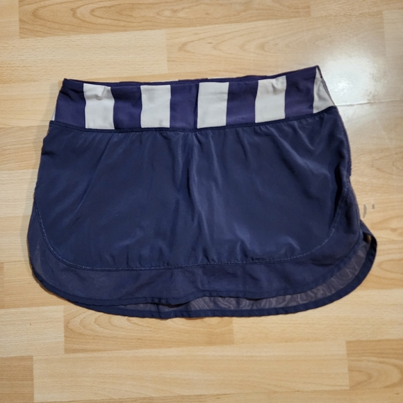 LULULEMON hotty hot skirt - Picture 2 of 4